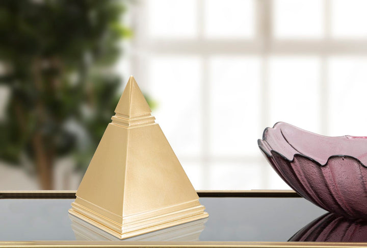 Goldene pyramidenförmige Dekoration (Moderne Skulptur)