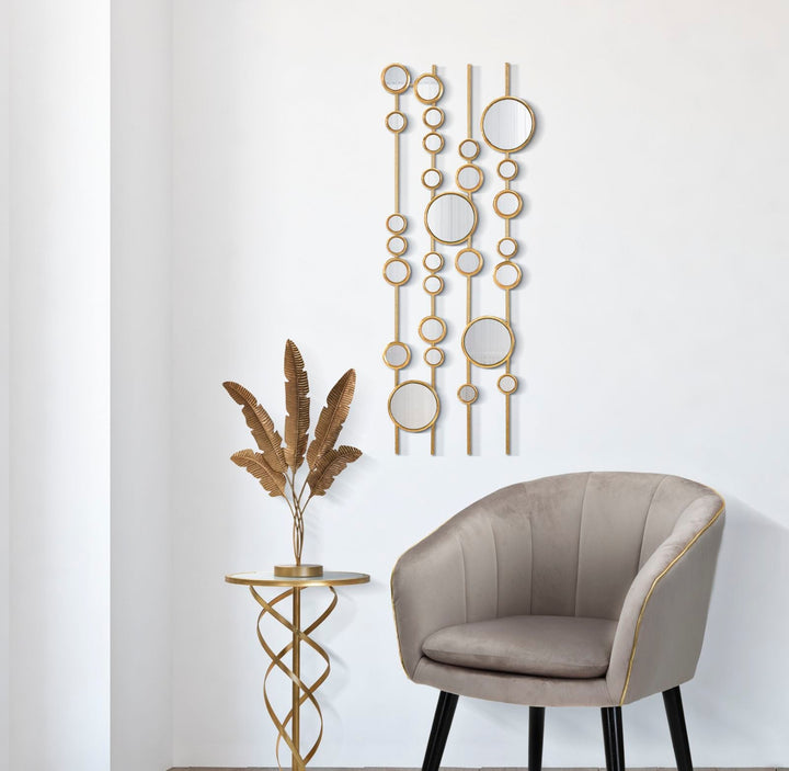 Kleine goldfarbene runde Wanddekoration