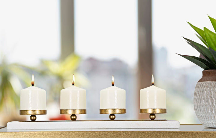 Quadratischer Kerzenständer aus Goldmetall und Marmor mit 4 Kerzen