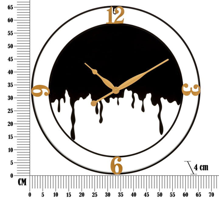 Moderne Wanduhr aus Metall in Gold und Schwarz