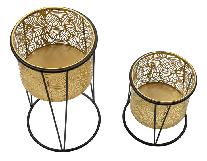Runder Blumentopf aus goldenem Metall mit Blättermuster