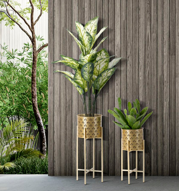 Runder Blumentopf aus goldenem Metall