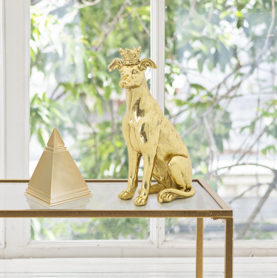 Goldene Hundestatue mit Krone (Moderne Dekoration)