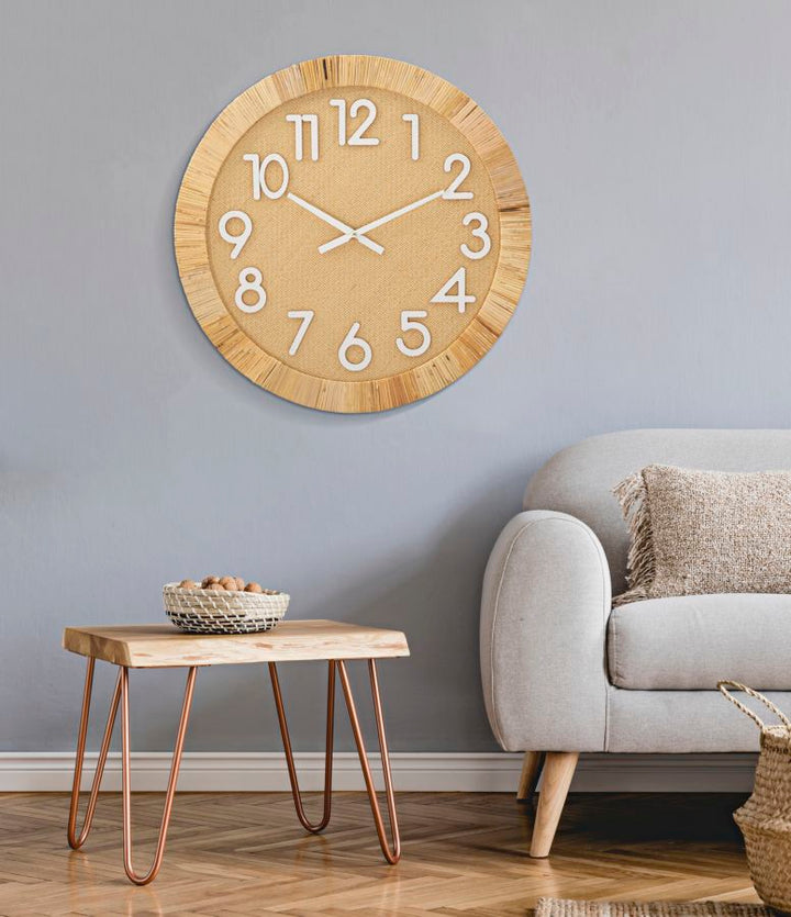 Moderne Wanduhr aus Holz