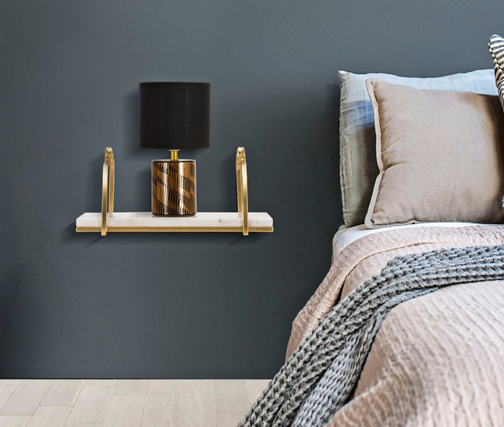 Goldfarbenes Wandregal aus Metall und Marmor