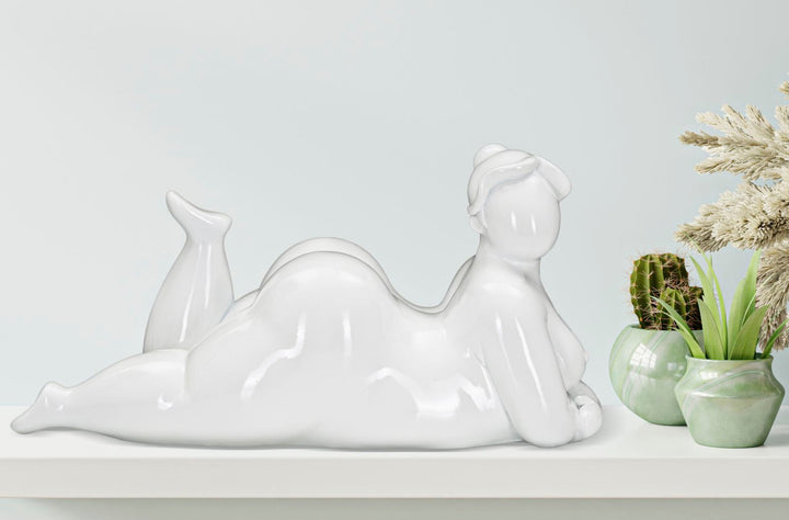 Weiße liegende gekippte weibliche Statue (Moderne Dekoration)