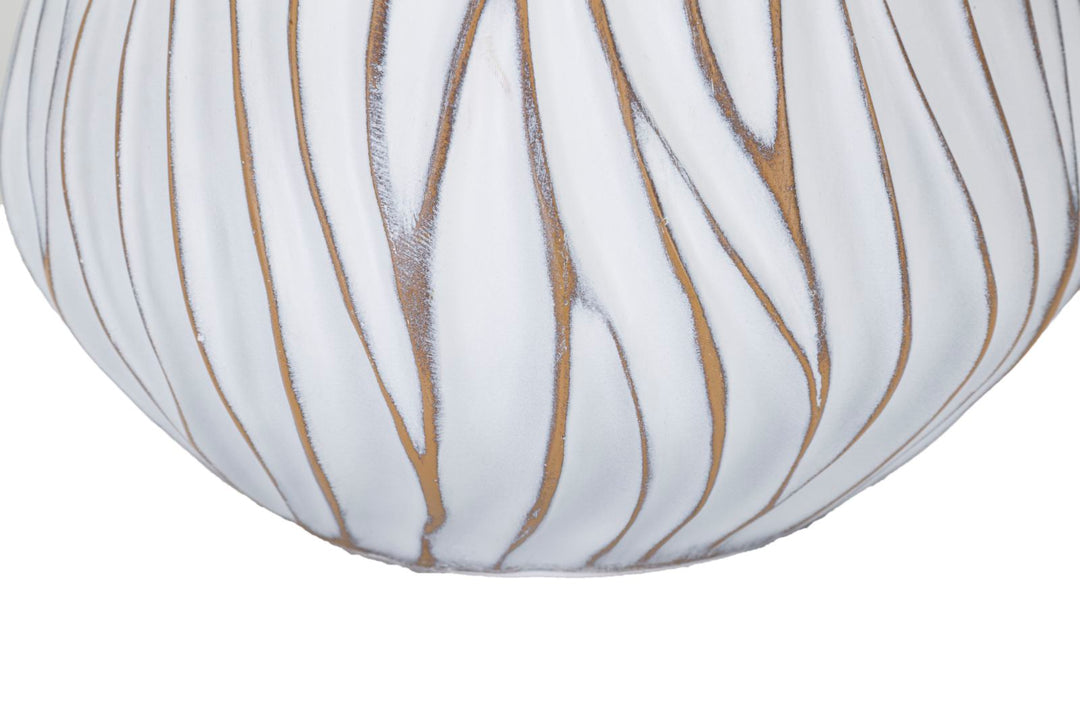 Weiße Tischlampe mit Linienverzierung
