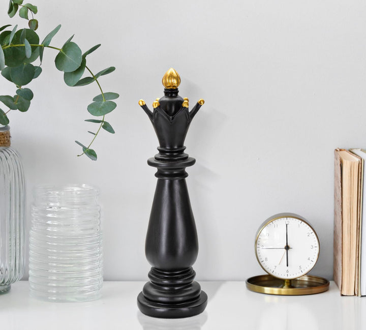 Schwarz & Gold Turm Schachfigur (Modern Sculpture)