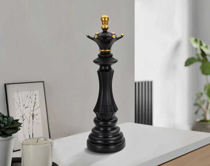 Schwarz & Gold Dame Schachfigur (Moderne Skulptur)