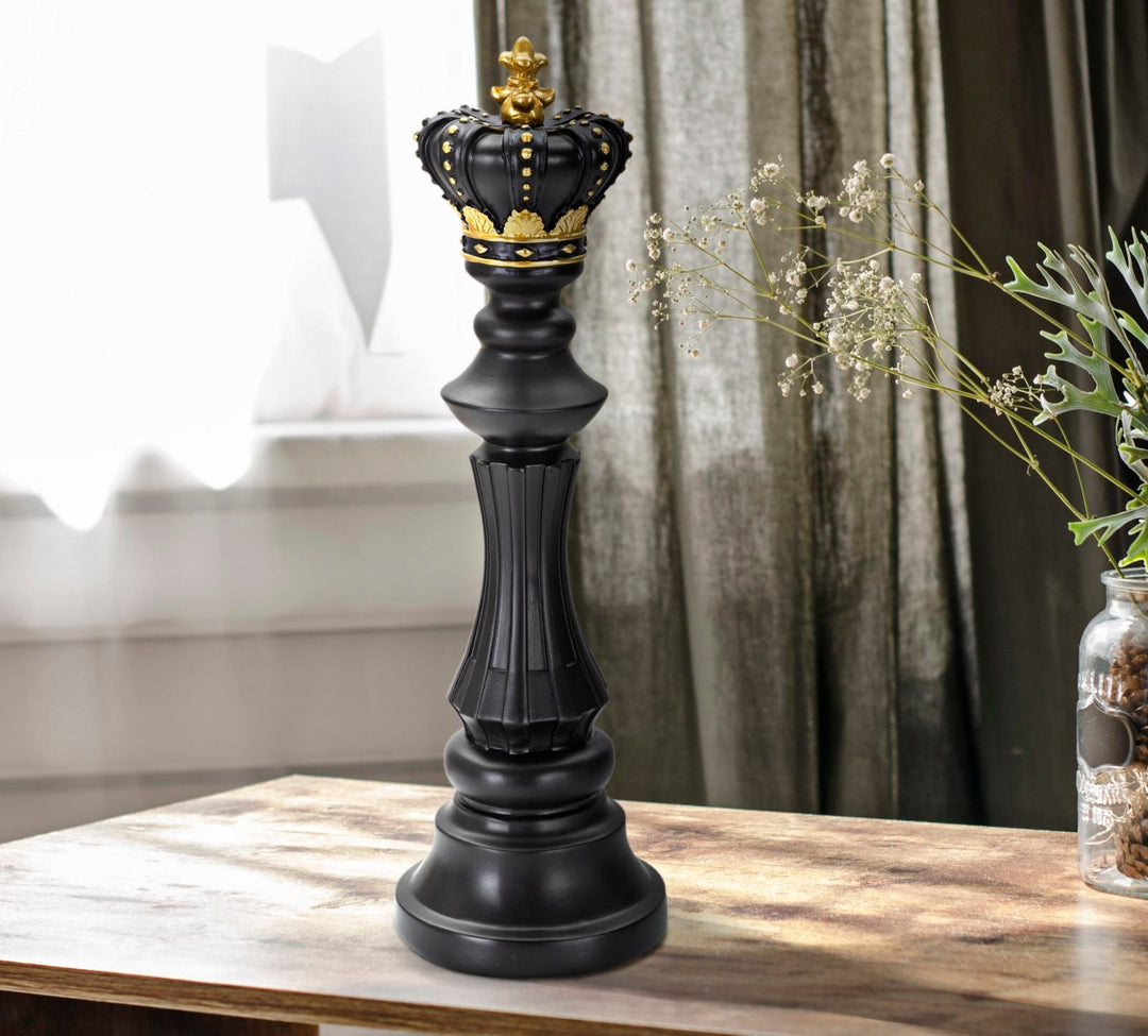 Schwarz & Gold König Schachfigur (Moderne Skulptur)