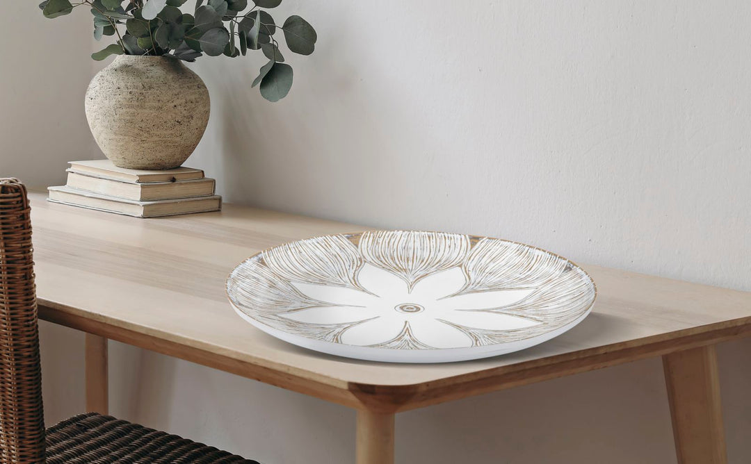 Weißes Dekotablett mit floralem Muster