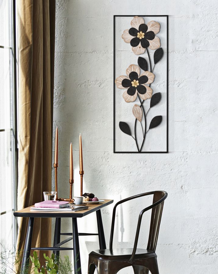 Schwarze Metall- und Holzblumen-Wanddekoration in quadratischem Rahmen
