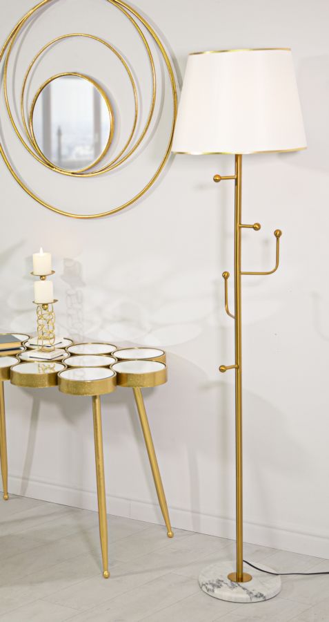 Stehlampe in Gold und Weiß mit Aufhängern