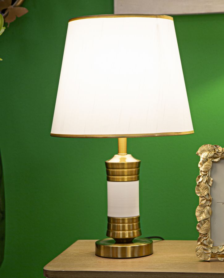 Luxuriöse Tischleuchte in Gold und Weiß