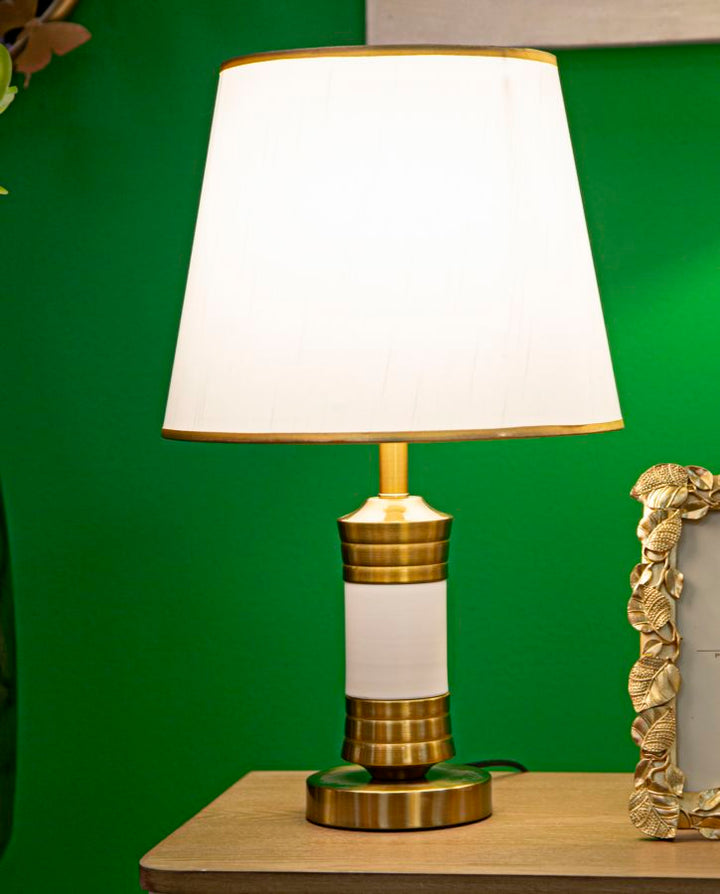 Luxuriöse Tischleuchte in Gold und Weiß