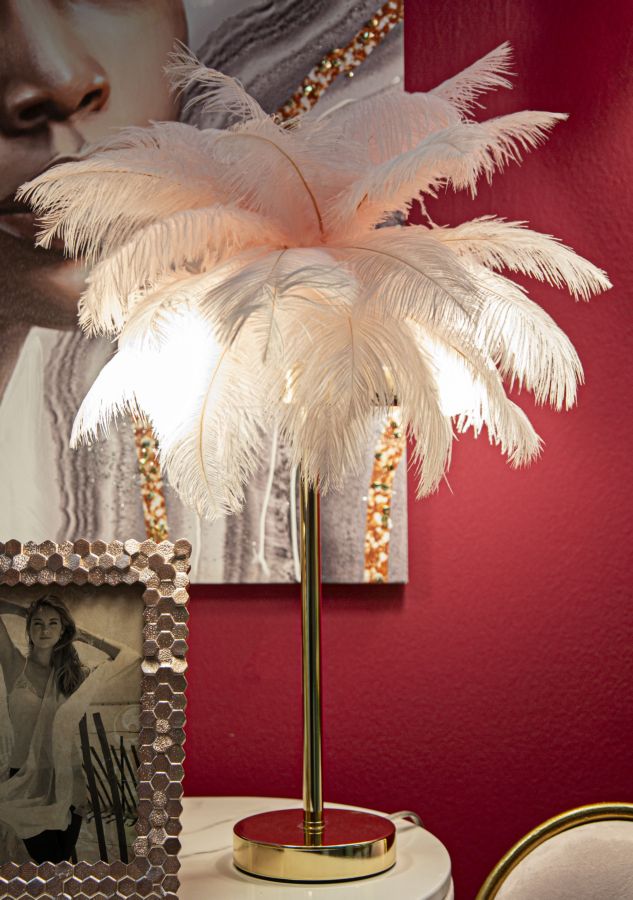 Tischlampe mit Federn in Gold und Rosa