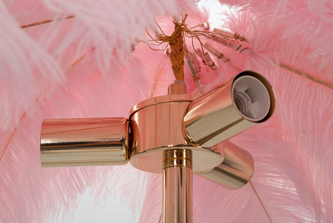 Stehlampe mit Federn in Gold und Rosa