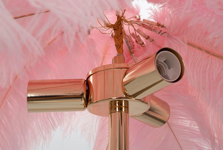 Stehlampe mit Federn in Gold und Rosa