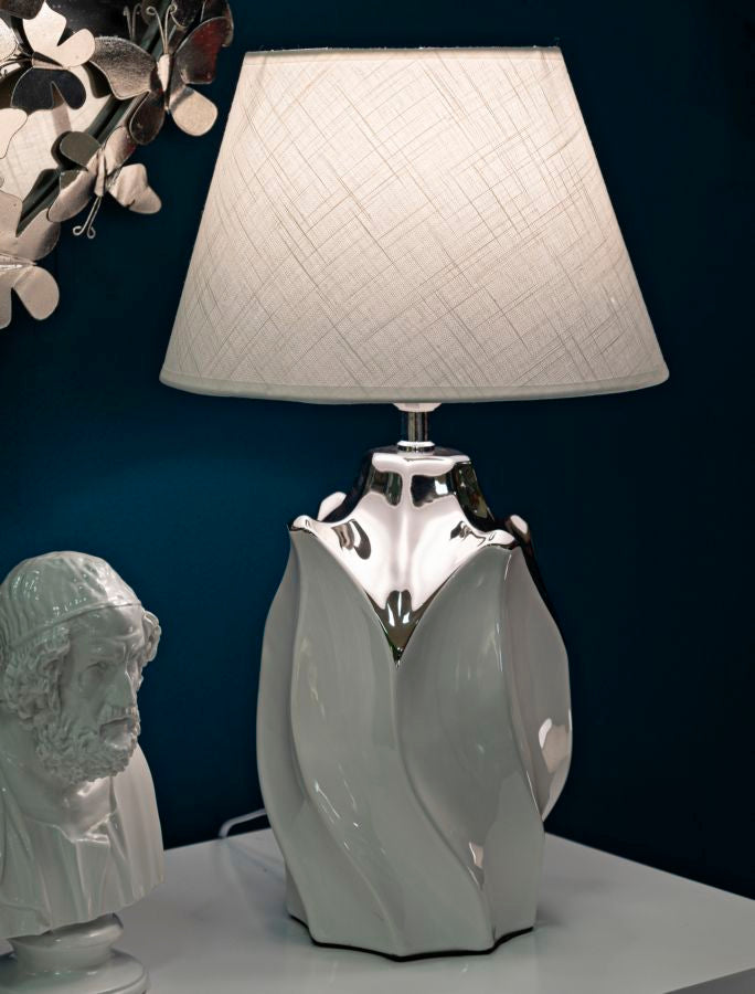 Weiss Schildkroete Skulptur Tischlampe Stoffschirm Zeitgenoessisch