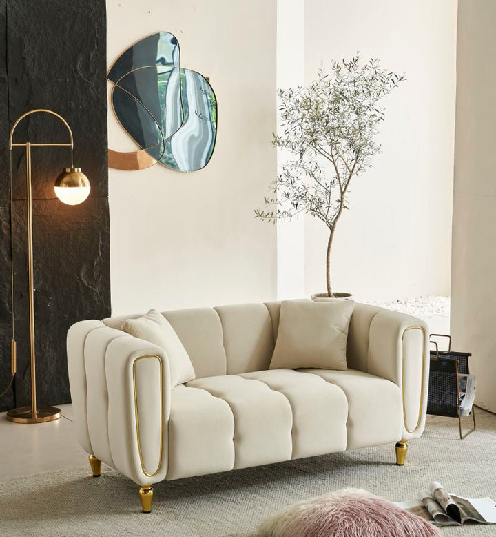 Creme Samt Sofa Mit Kissen Alma 2 Sitzer
