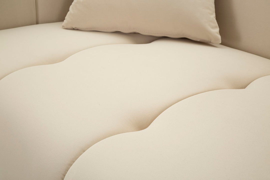 Creme Samt Sofa Mit Kissen Alma 2 Sitzer