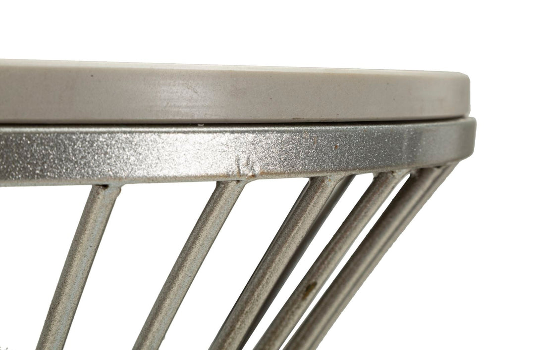 Runder Kunstmarmor Beistelltisch Metallbasis Funnel Akzent