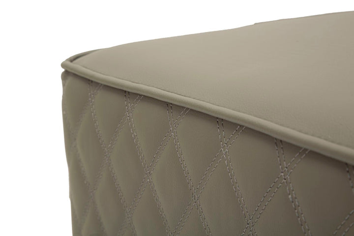 Quadratischer Polsterhocker Mit Goldbasis Sharon Moderner Akzent