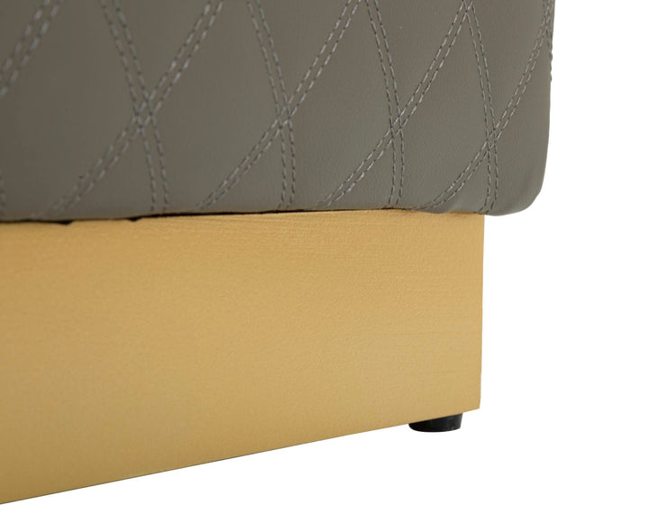 Quadratischer Polsterhocker Mit Goldbasis Sharon Moderner Akzent
