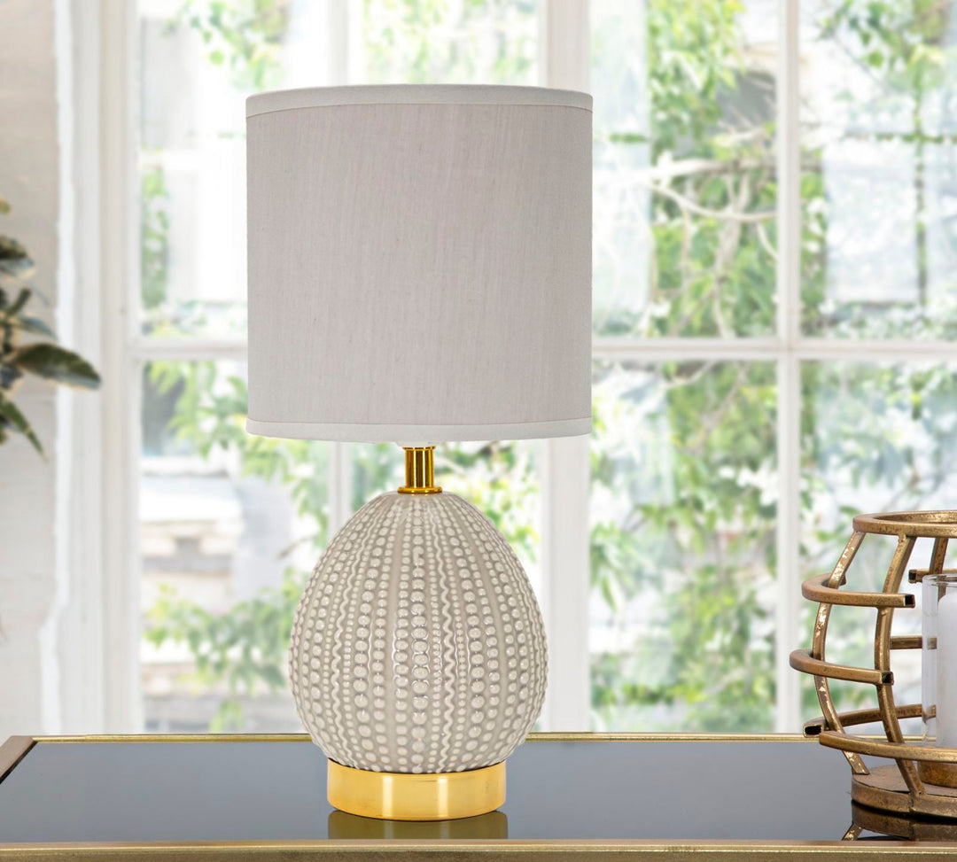 Graue Keramik Nachttischlampe Stoffschirm Flavi Kollektion