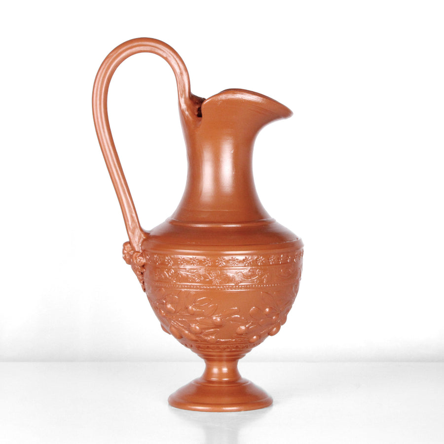 Römischer Krug mit Olivenmotiv