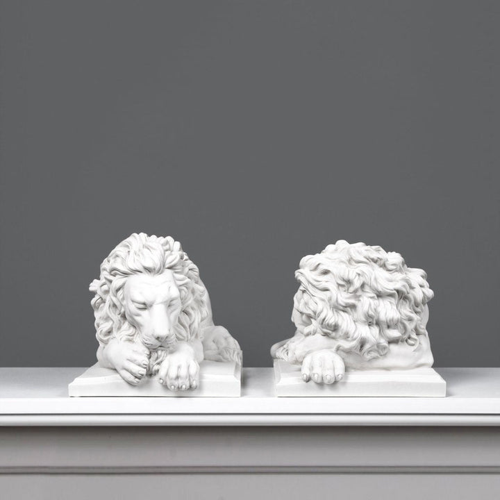 Große Löwen Statuen im Paar