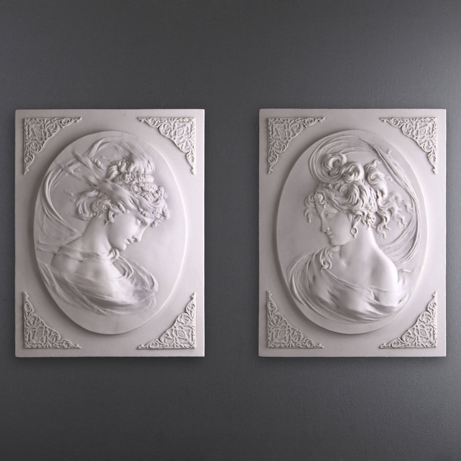 Relief Frauenkopf mit quadratischem Hintergrund (im Paar)