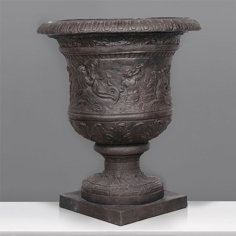 Bronzeurne mit Marinemotiv