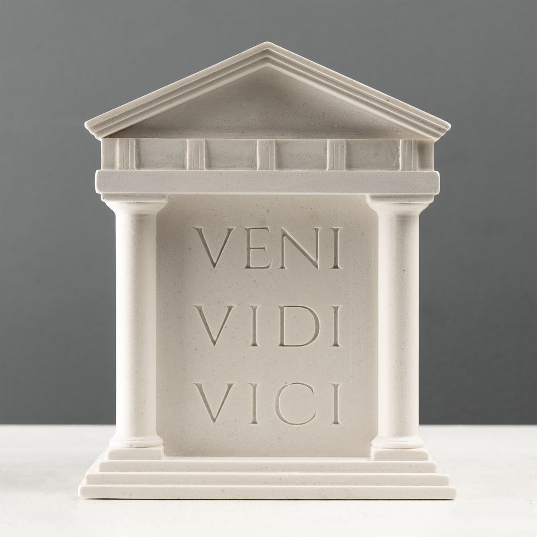 Veni Vidi Vici Buchstütze – Römische Tempelskulptur