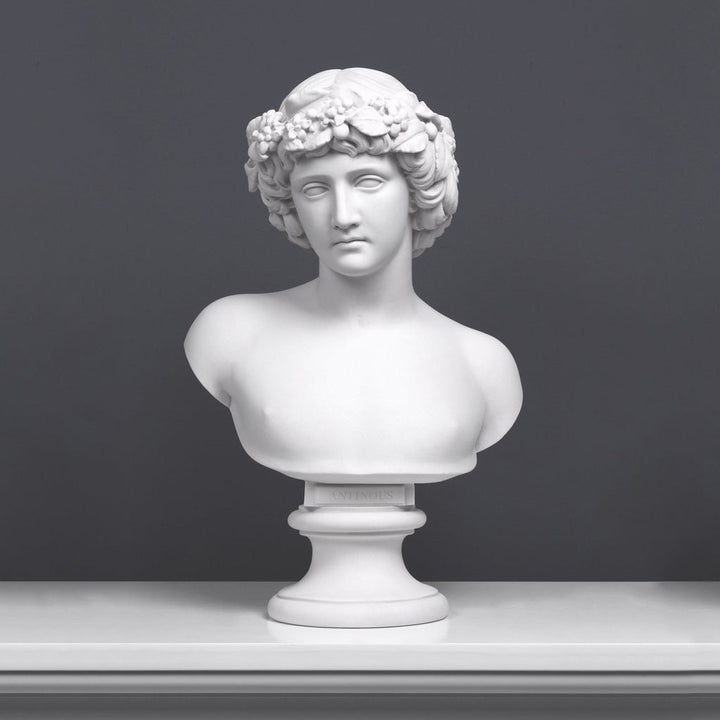 Antinous mit Bacchuskranz Büste