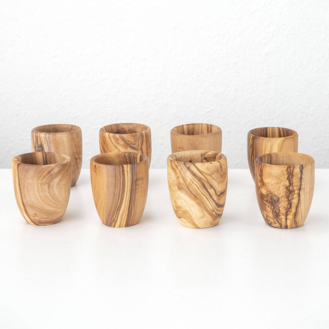 Handgefertigtes Olivenholz-Schnapsglas-Set (8-teilig)