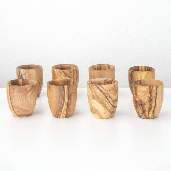 Handgefertigtes Olivenholz-Schnapsglas-Set (8-teilig)