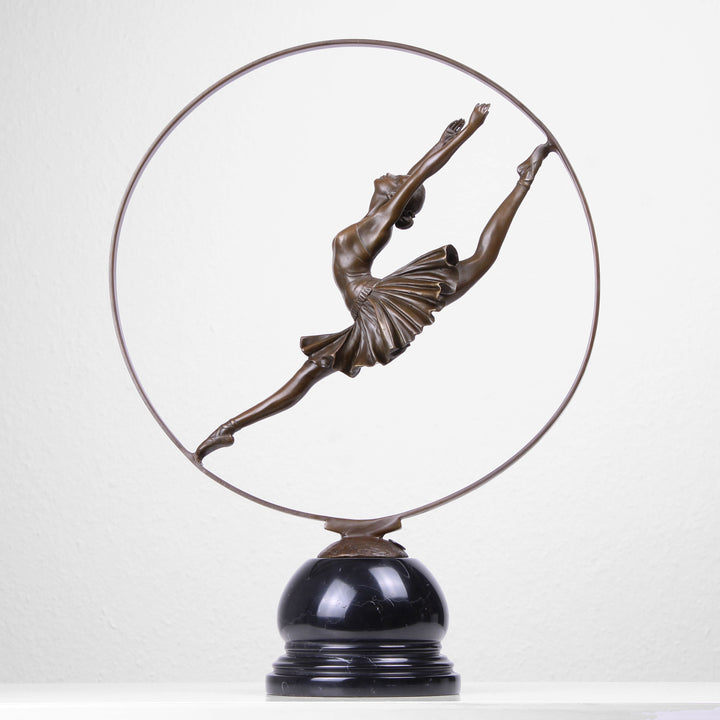 Tänzerin mit Reif Statue (Bronze, Wachsguss)