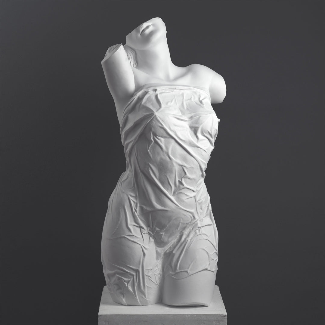 Weiblicher Torso mit Draperie (Moderne klassische Form)