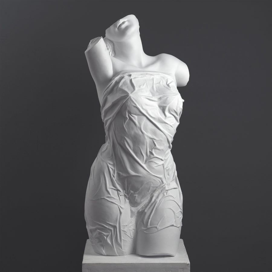 Weiblicher Torso mit Draperie (Moderne klassische Form)