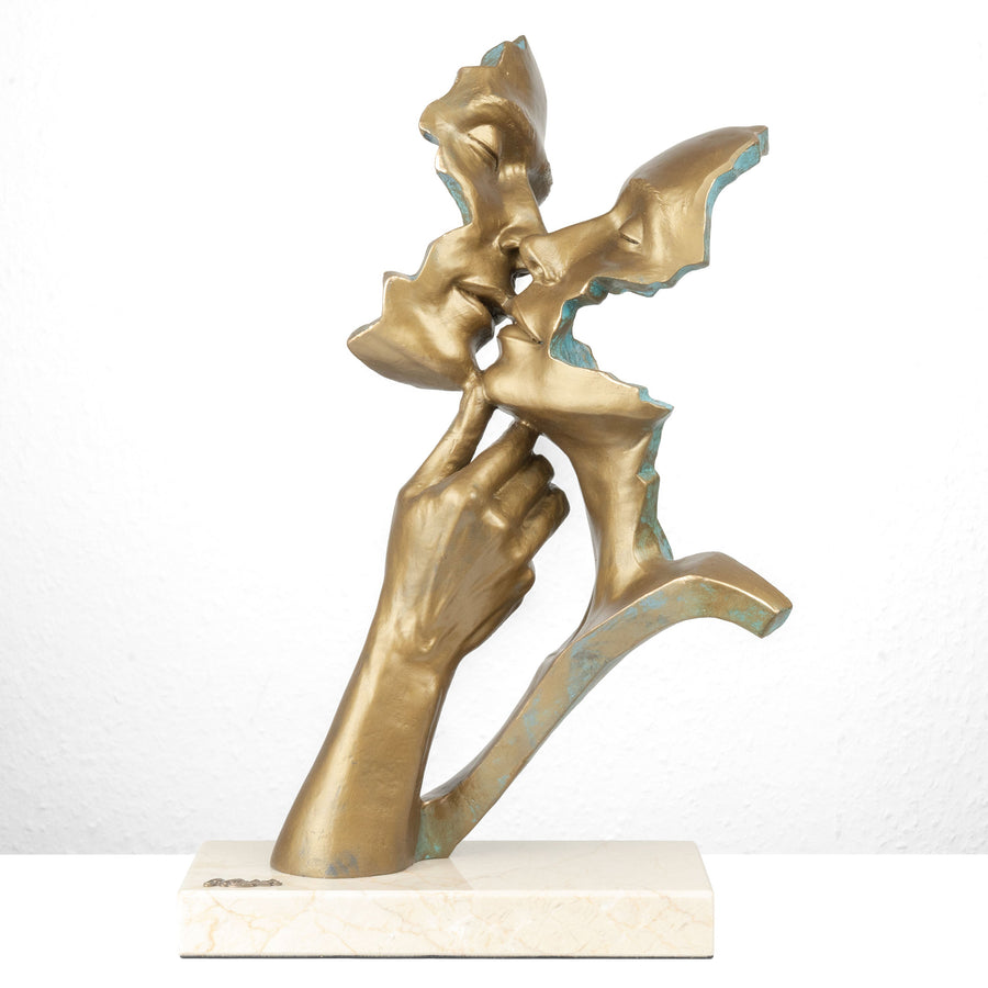 Liebespaarfigur „Warmth“ von Anglada auf Marmorsockel