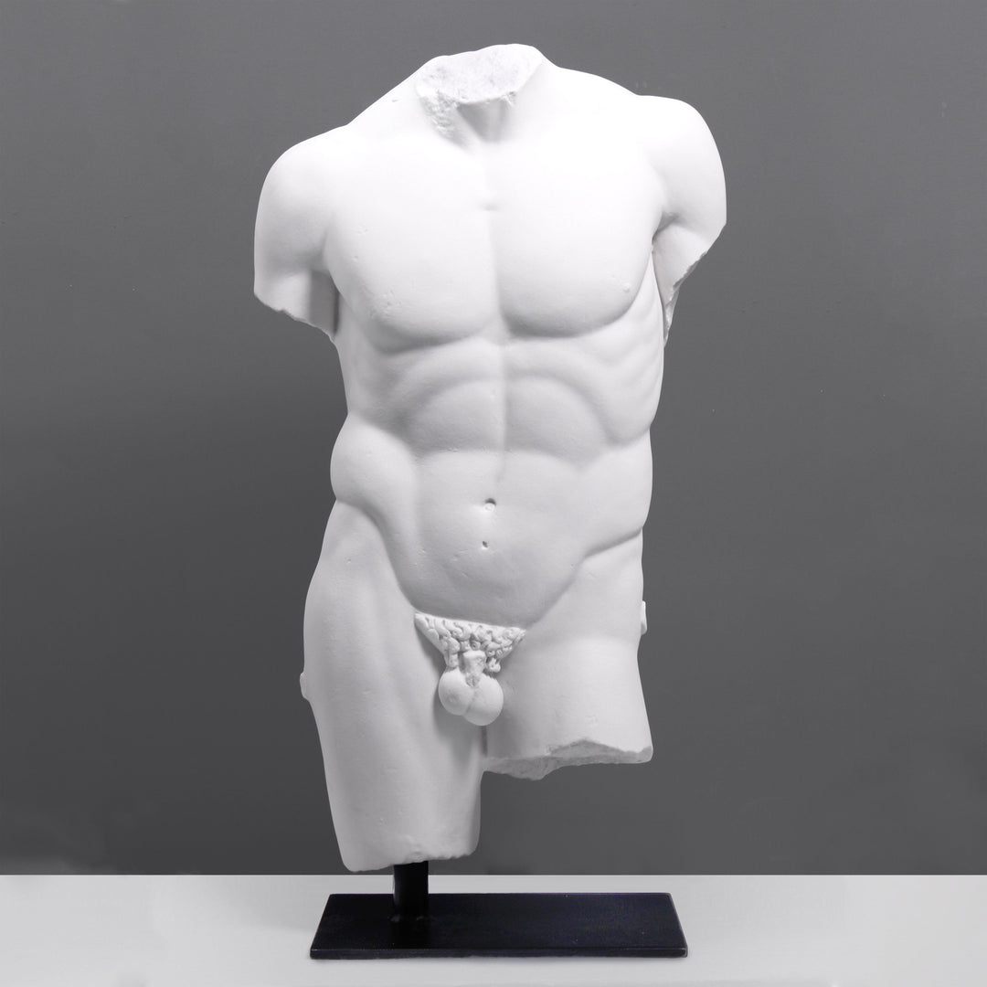 Maennlicher Torso Lebensgross auf Sockel