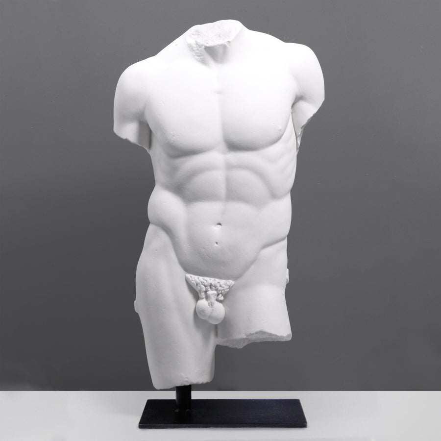Maennlicher Torso Lebensgross auf Sockel