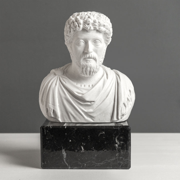 Marcus Aurelius Büste – Buchstütze mit schwarzem Marmorsockel