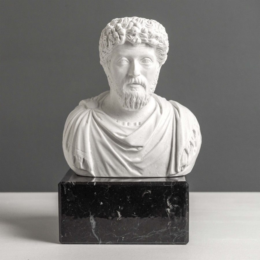Marcus Aurelius Büste – Buchstütze mit schwarzem Marmorsockel