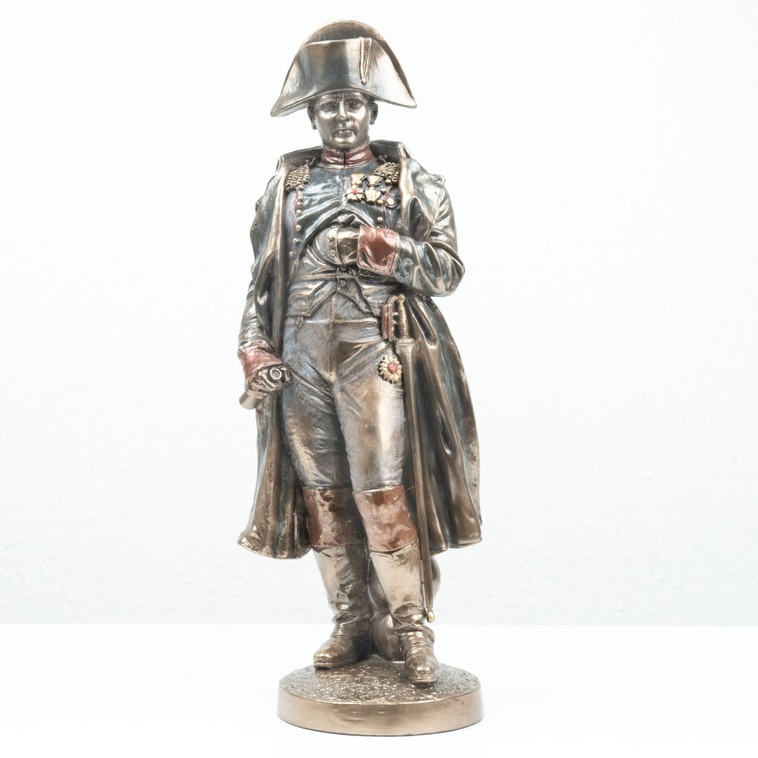 Napoleon Bonaparte Stehend (Bronzierte Skulptur aus Kunstharz)
