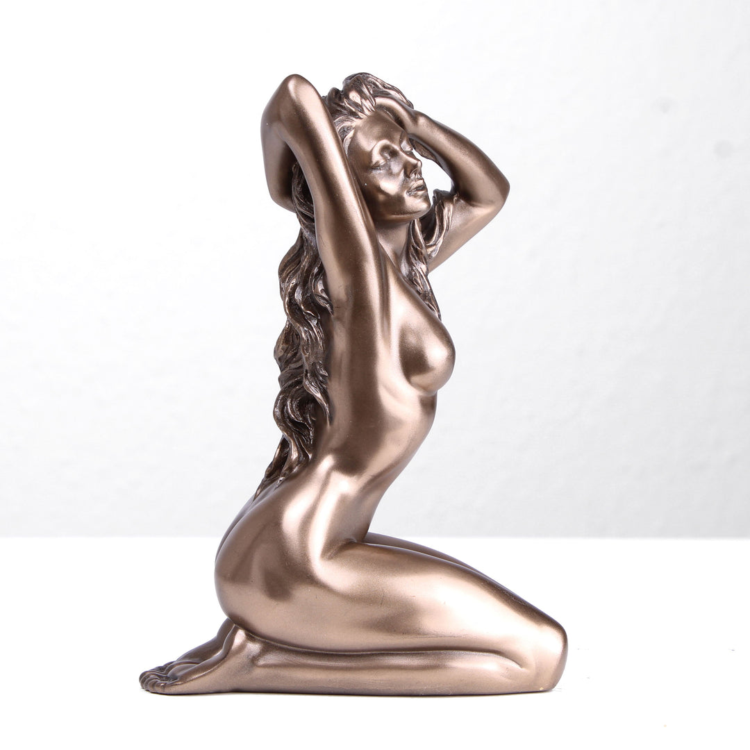 Nackte Frau (Bronzierte Skulptur aus Kunstharz)
