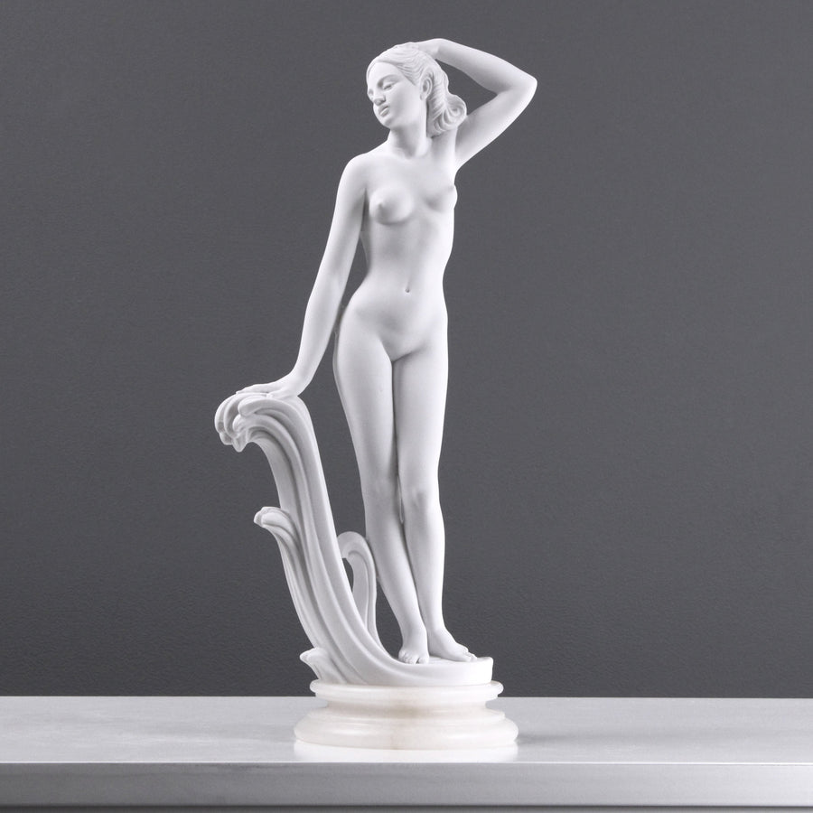 Nackte Dame Posen Statue