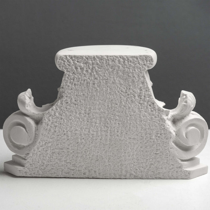 Römisches Kapitell Buchstütze – Skulptur im klassischen Architekturstil