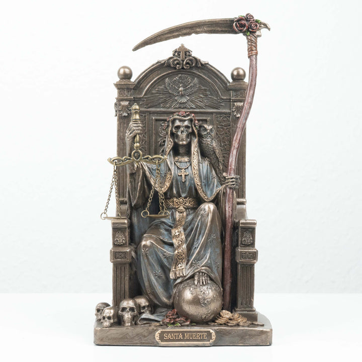 Santa Muerte Statue mit Sense und Waage (Kaltguss-Bronze Skulptur)